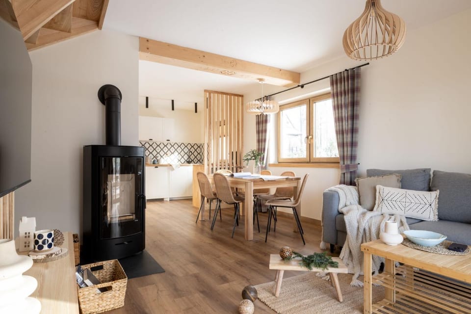 Kitchen or kitchenette, Living room, Seating area, Dining area