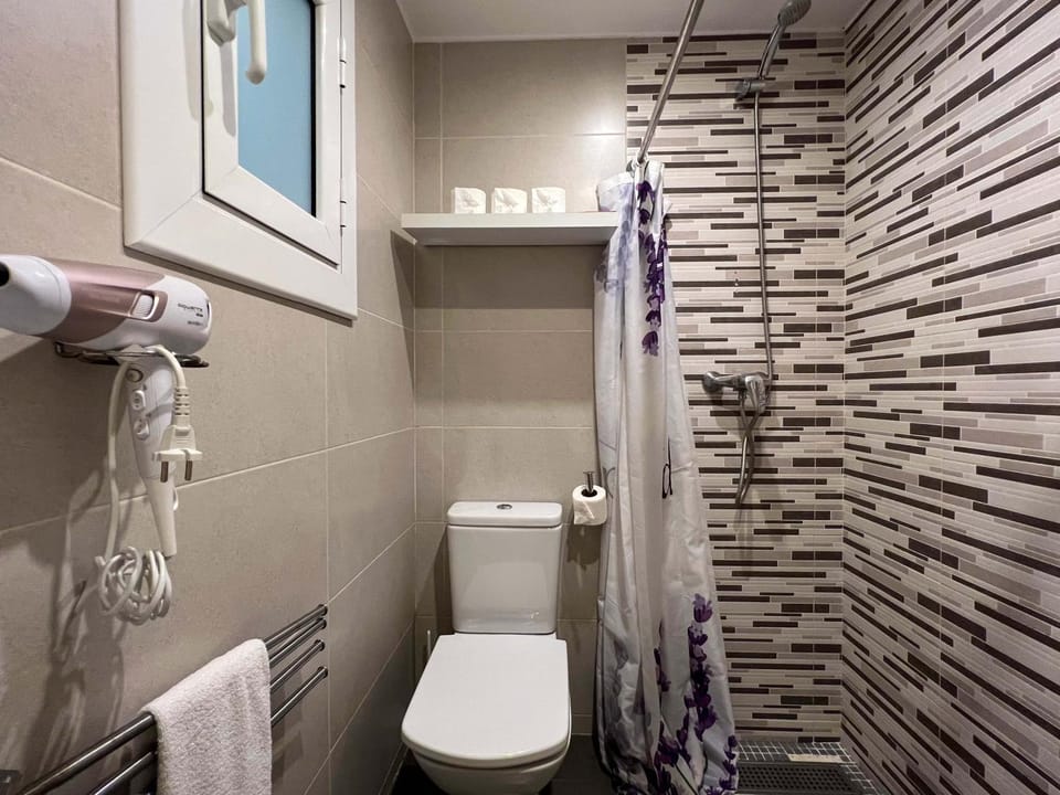 Shower, Bathroom, towels