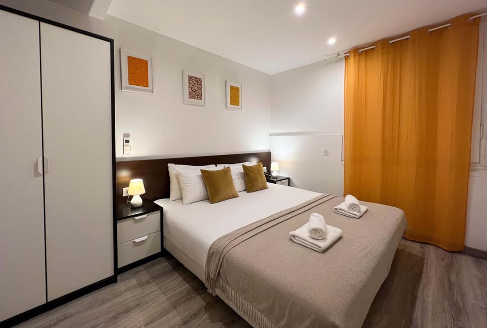 Bed, Photo of the whole room, Bedroom, towels, wardrobe
