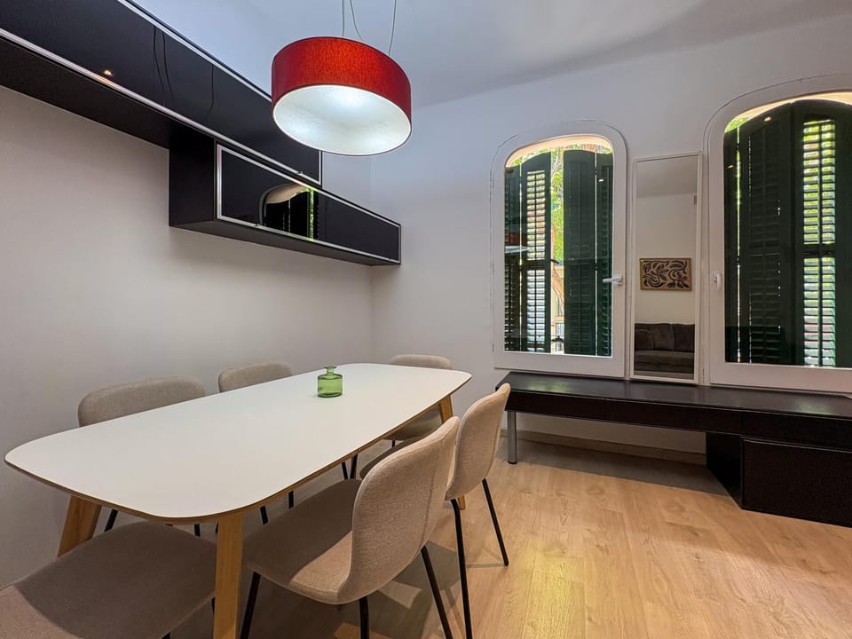Kitchen or kitchenette, Living room, Seating area, Dining area