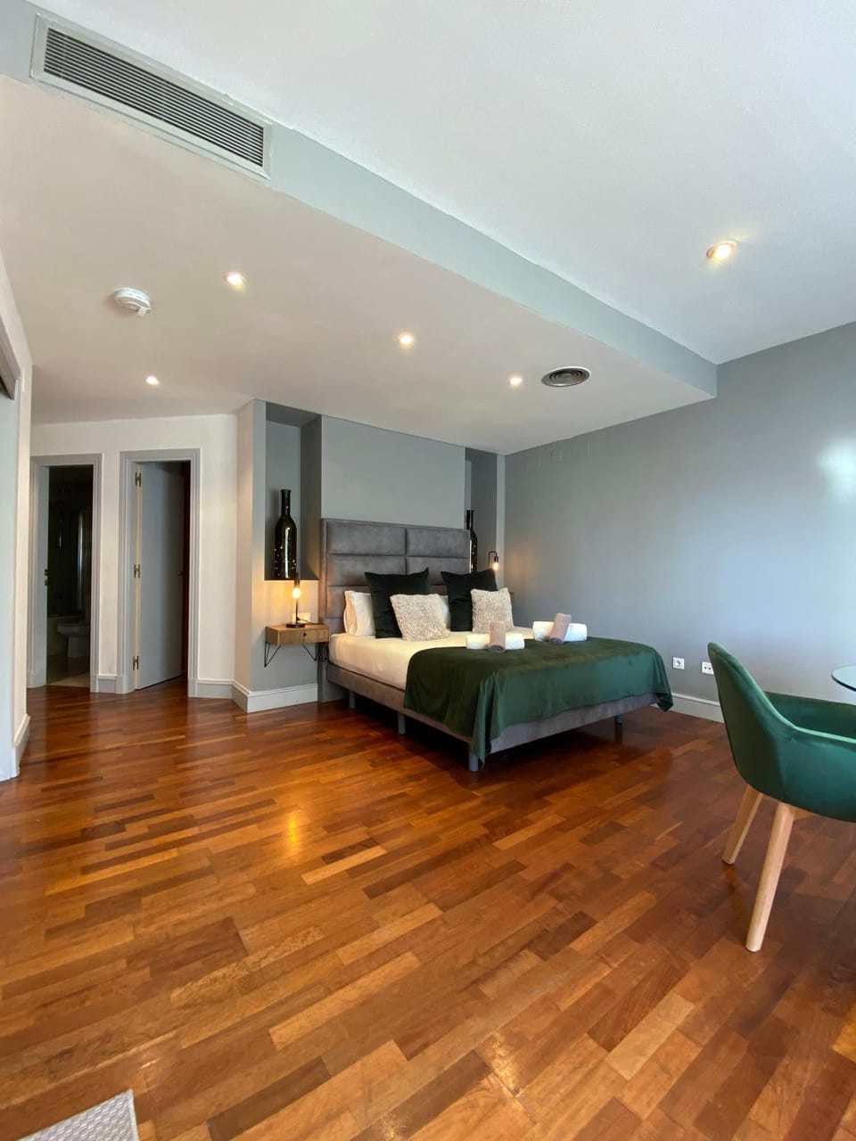 Bed, Living room