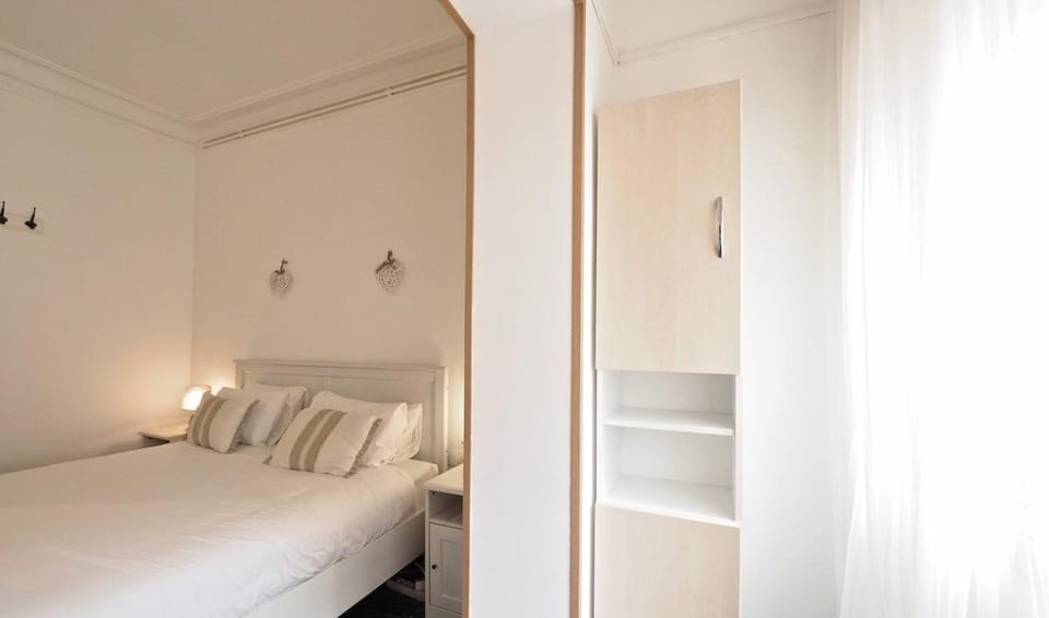 Bed, Photo of the whole room, Bedroom, wardrobe