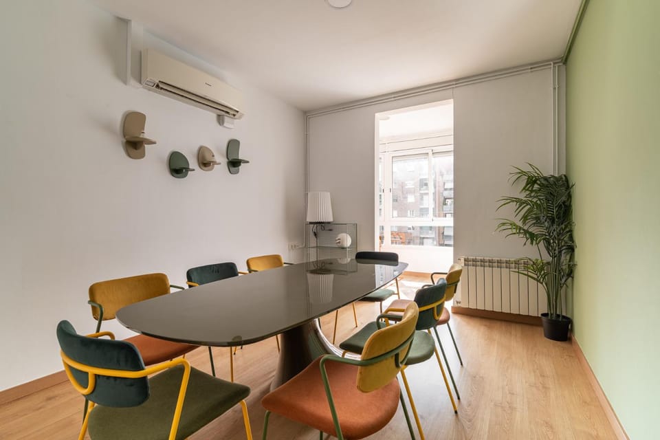 Living room, Seating area, Dining area, air conditioner