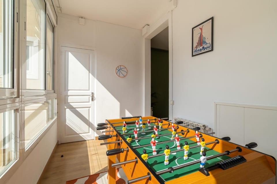 Billiard, Game Room