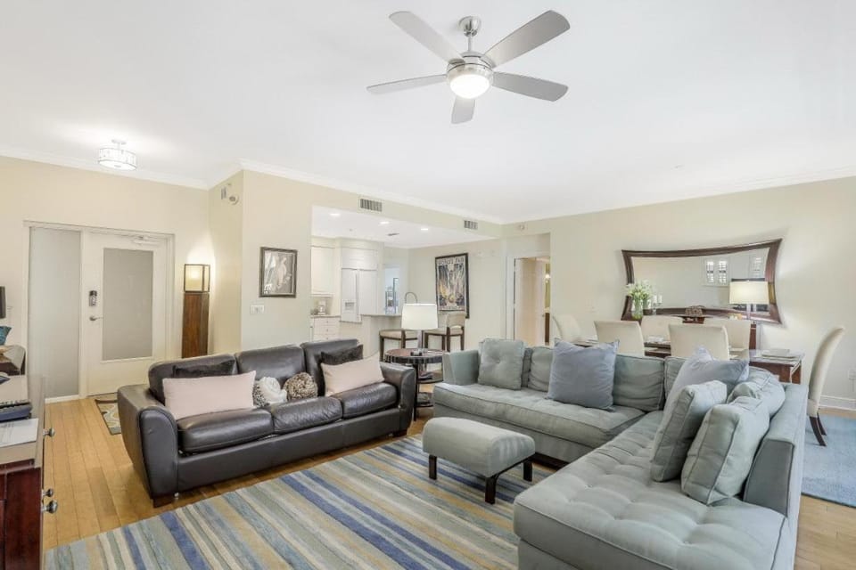 Lavish condo with courtyard view, gym, pool and spa House in Marco Island