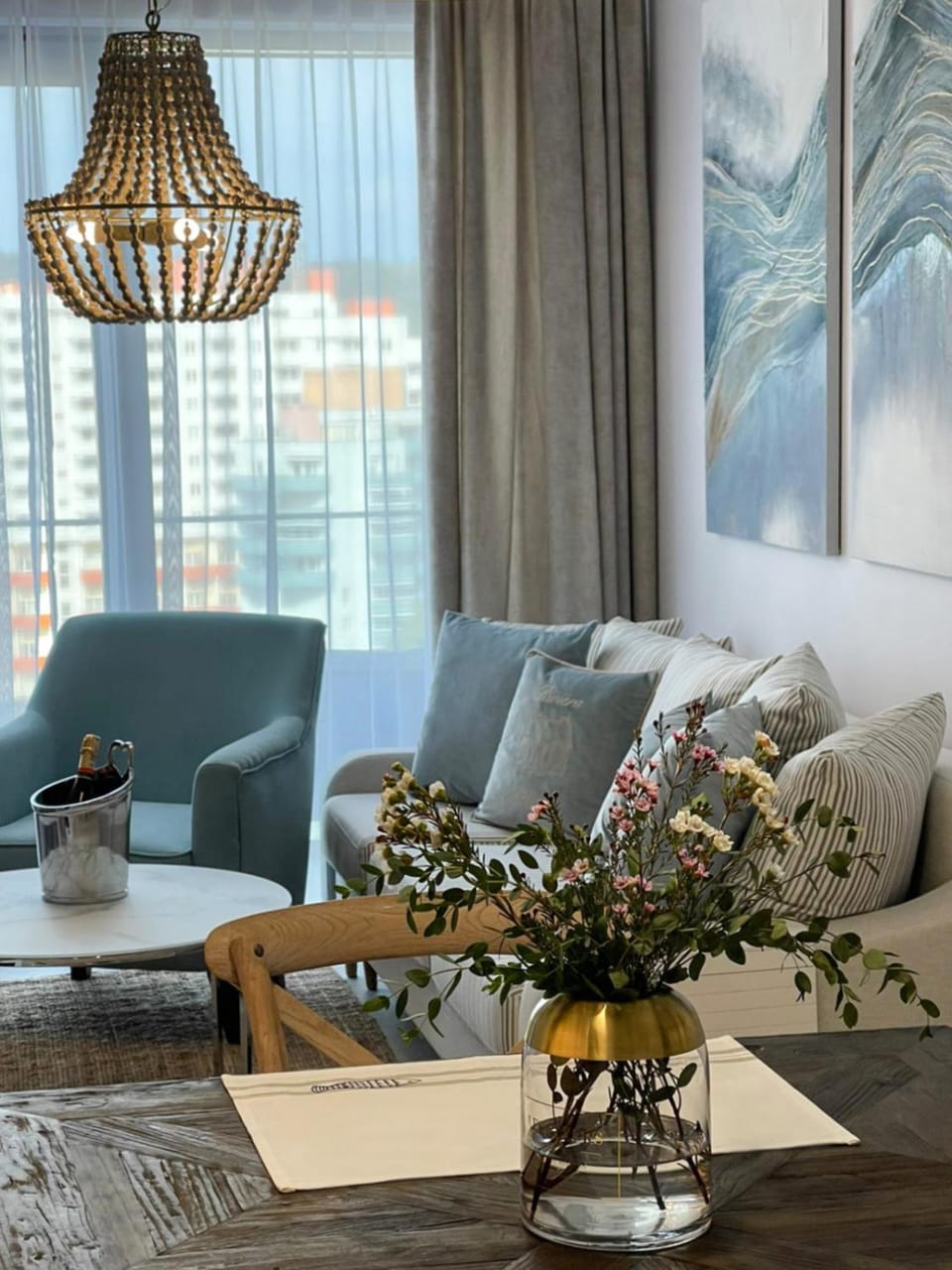 Living room, Seating area