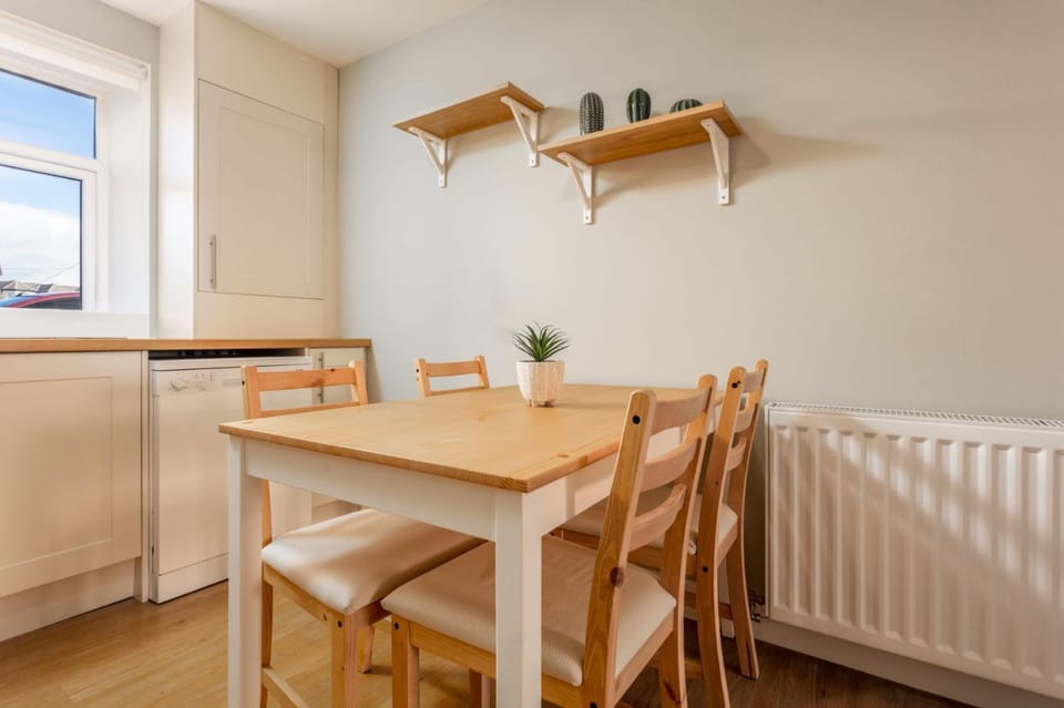 Dining area, Family, kitchen