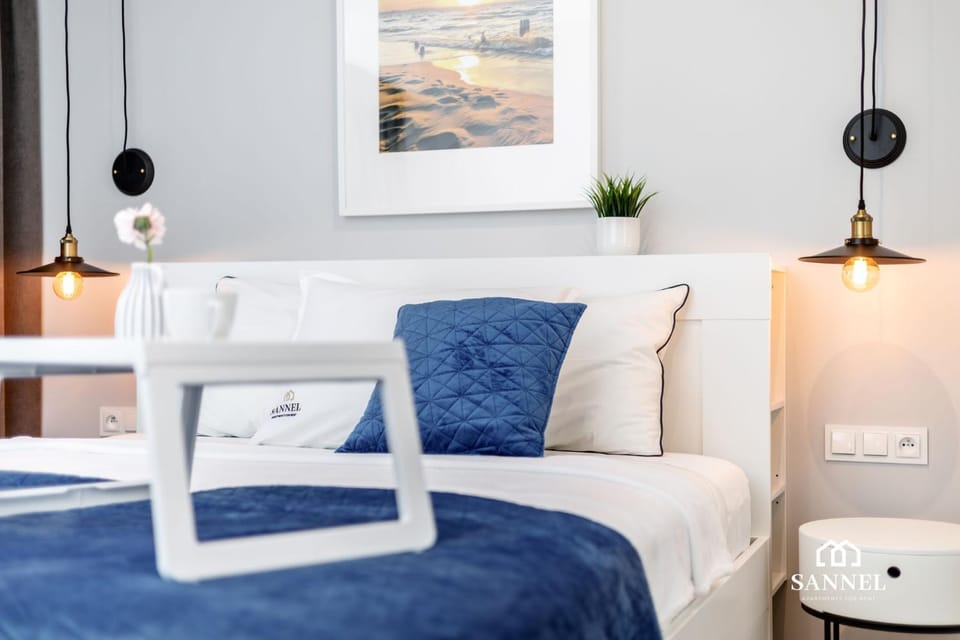 Bed, Decorative detail, Seating area, Bedroom, On site