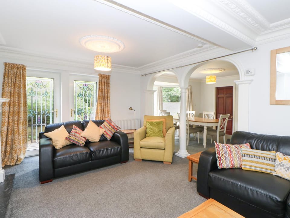 Bridgedown House House in England