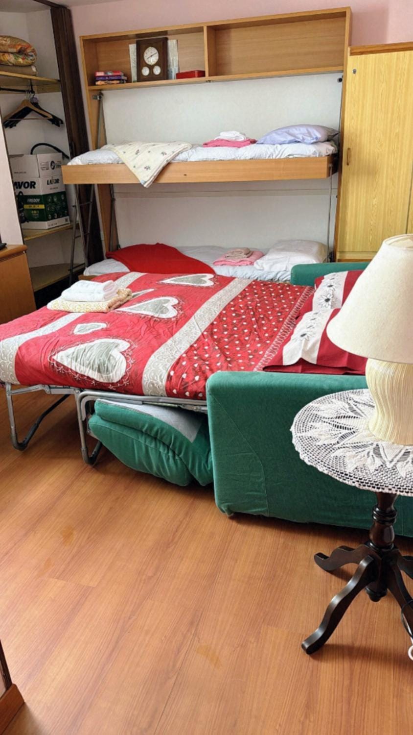 Bed, Photo of the whole room, bunk bed, heating, internet, locker
