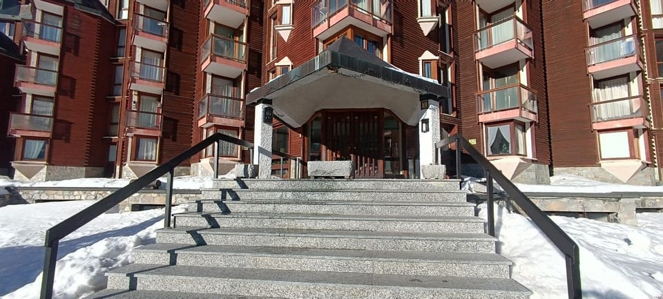 Property building, Facade/entrance, Day, Winter, On site, Landmark view