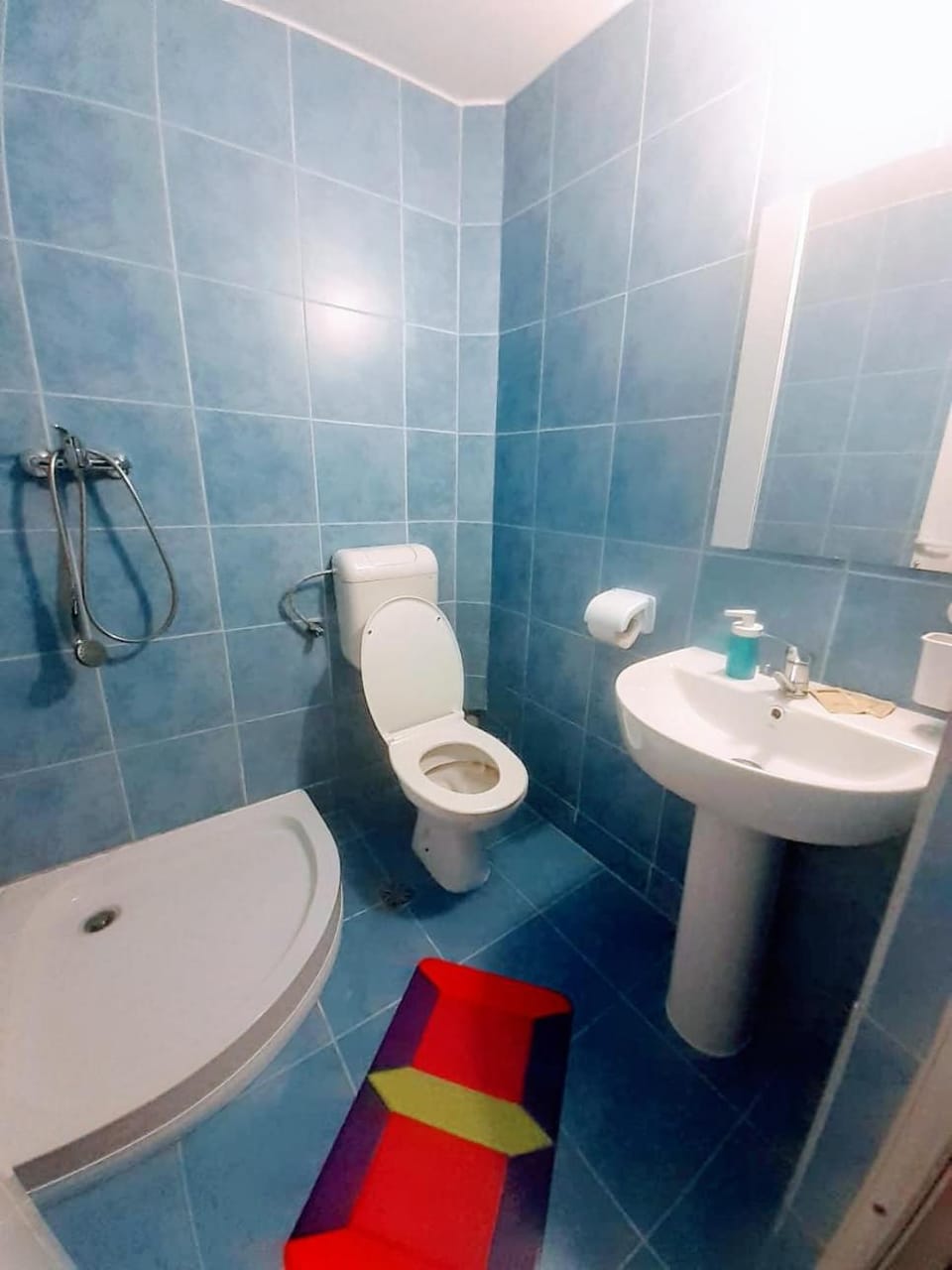 Shower, Toilet, Bathroom, towels