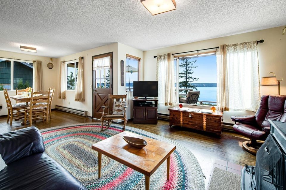 Sundown Memory Lane Cabin Cabin in Camano Island