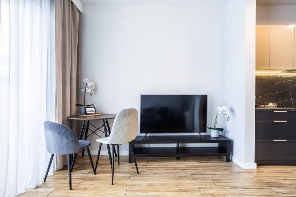 Communal lounge/ TV room, TV and multimedia, Kitchen or kitchenette, Living room, Seating area, Dining area, Evening entertainment