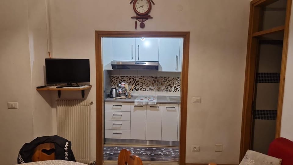 TV and multimedia, Kitchen or kitchenette, minibar, stove