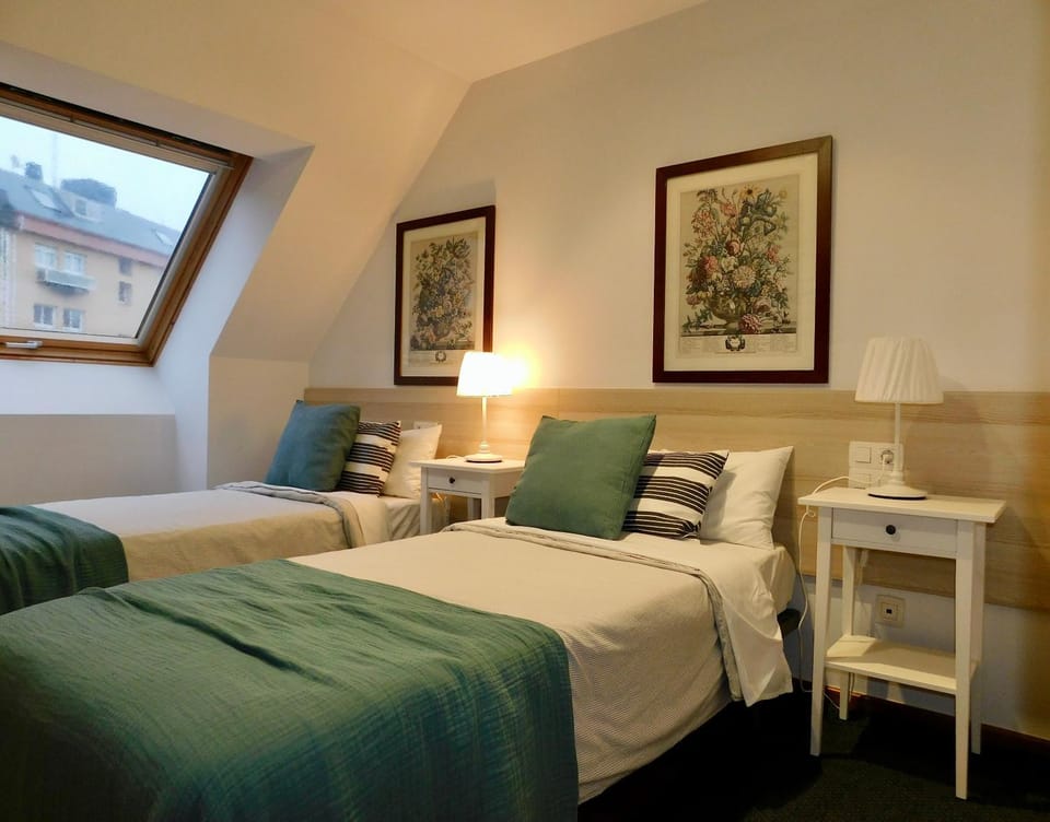 Bed, View (from property/room), Bedroom, City view