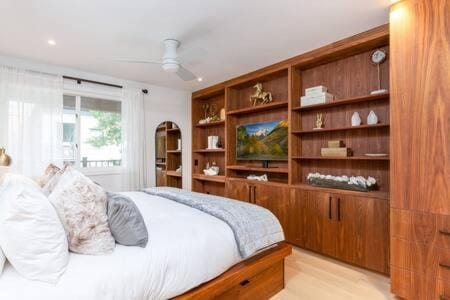 Aspen Core Renovated 2 BR, 2 BA with AC House in Aspen