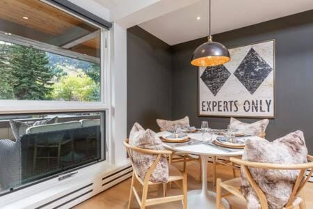 Aspen Core Renovated 2 BR, 2 BA with AC House in Aspen