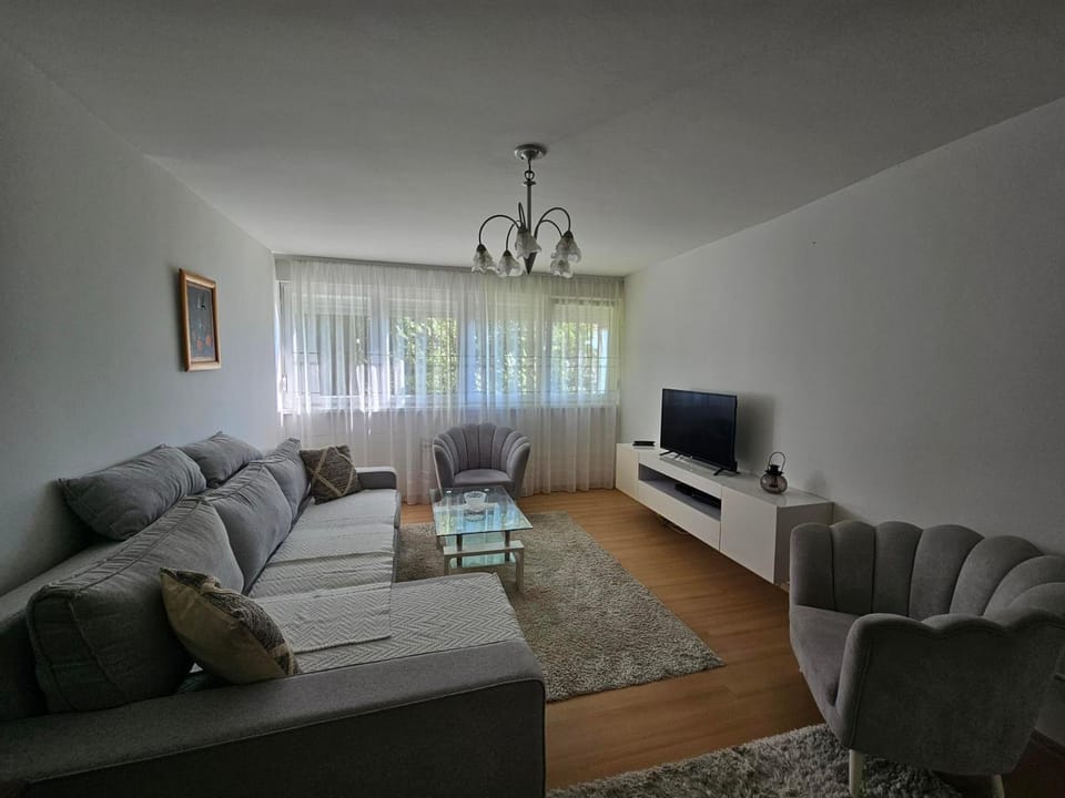 Communal lounge/ TV room, Living room, Seating area