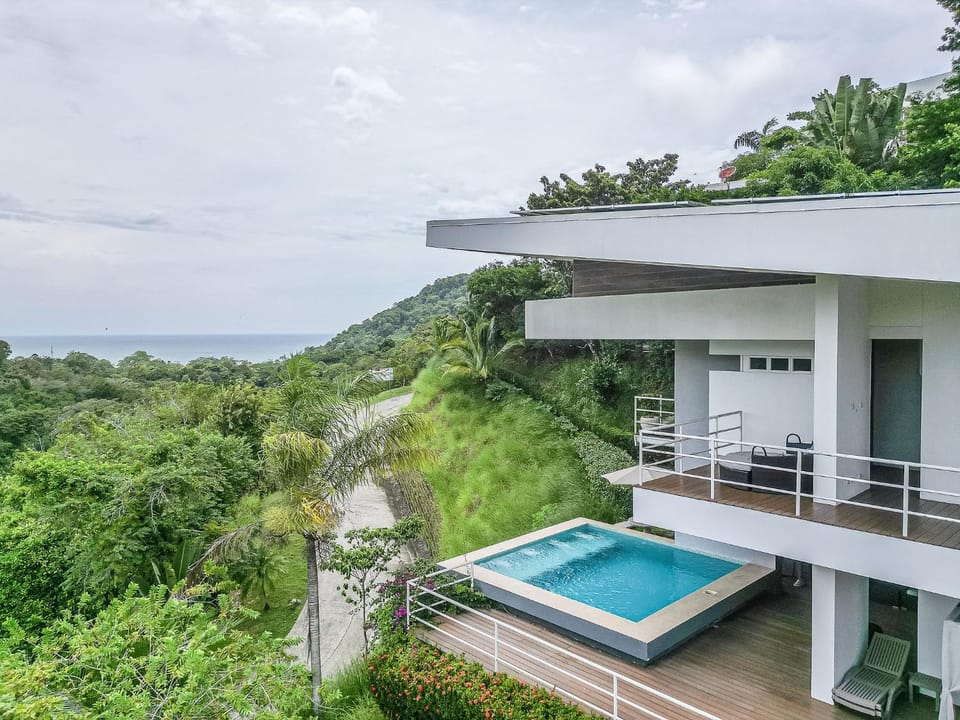 Luxury Villa #9 De Los Pájaros Villa in Playa Hermosa