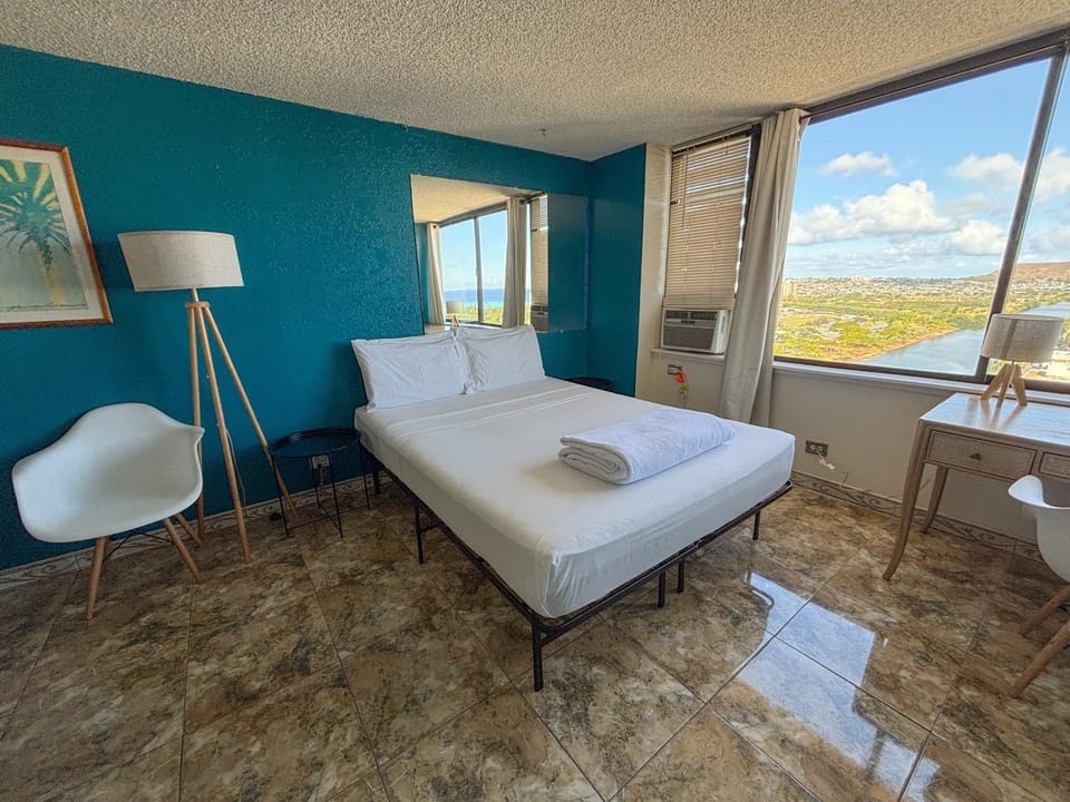 Humble Hawaiian Monarch Studio Apartment in McCully-Moiliili
