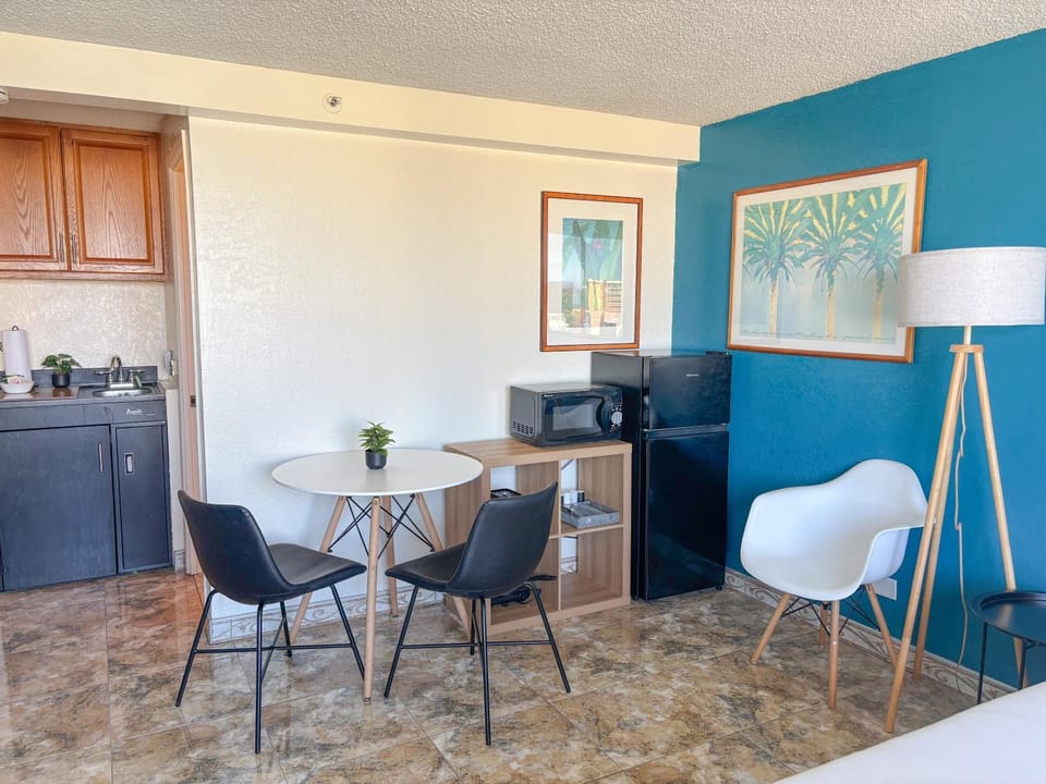 Humble Hawaiian Monarch Studio Apartment in McCully-Moiliili