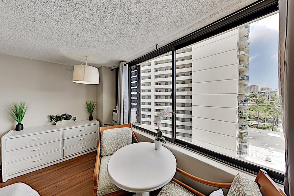 Delightful Hawaiian Monarch Studio Apartment in McCully-Moiliili