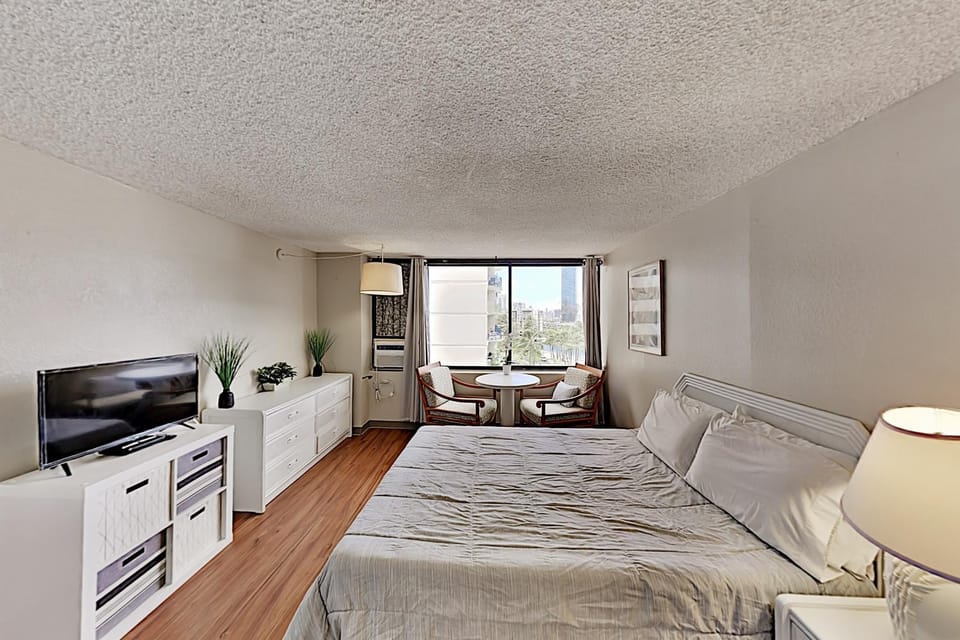 Delightful Hawaiian Monarch Studio Apartment in McCully-Moiliili