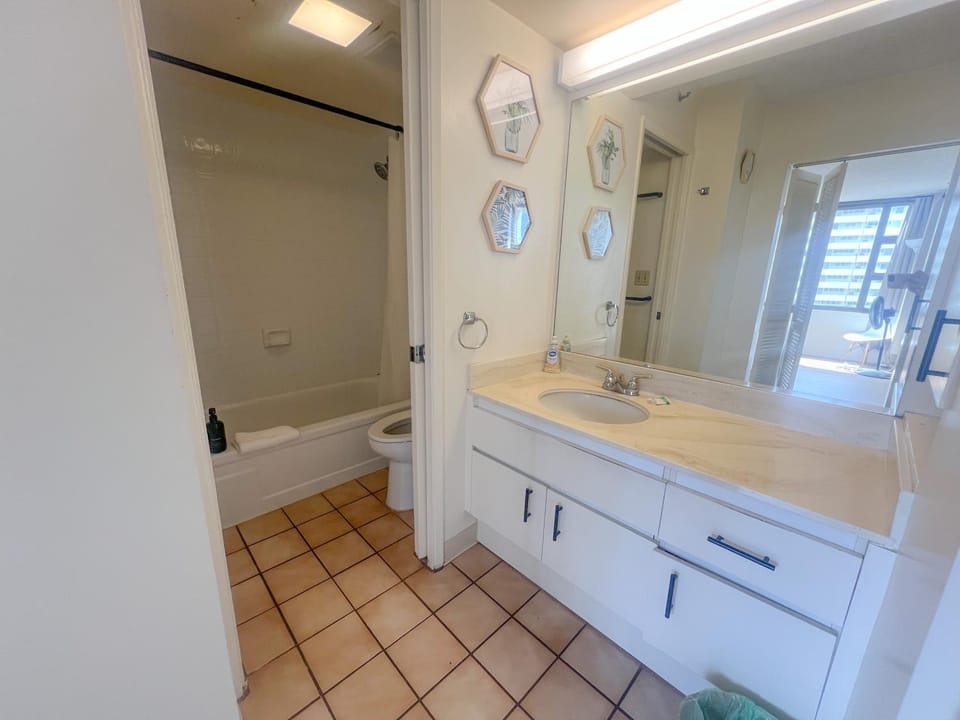 Welcoming Waikiki Banyan 1-Bedroom Apartment in Honolulu
