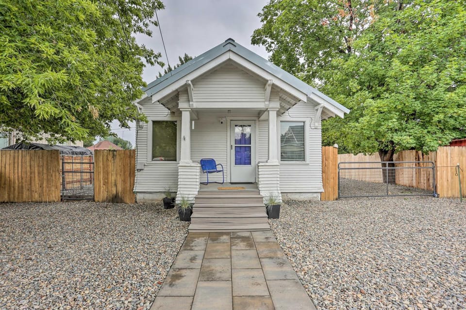 Pet-Friendly Baker City Escape with Private Yard! House in Baker City