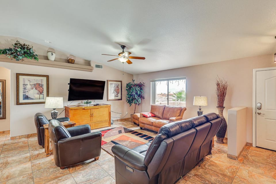 Grill & Dine Outside: Lake Havasu Home w/ Pool! House in Lake Havasu City
