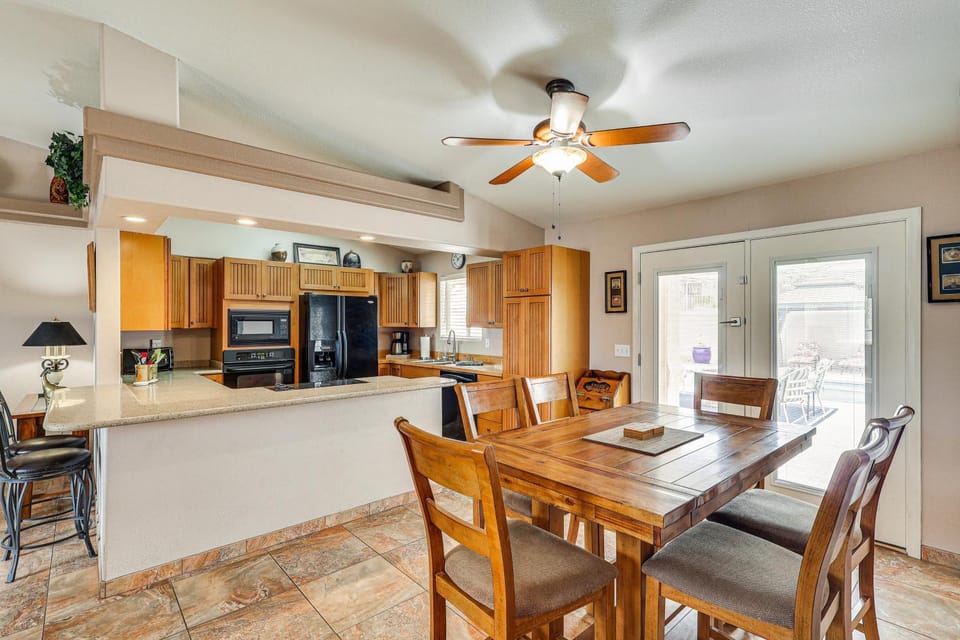 Grill & Dine Outside: Lake Havasu Home w/ Pool! House in Lake Havasu City