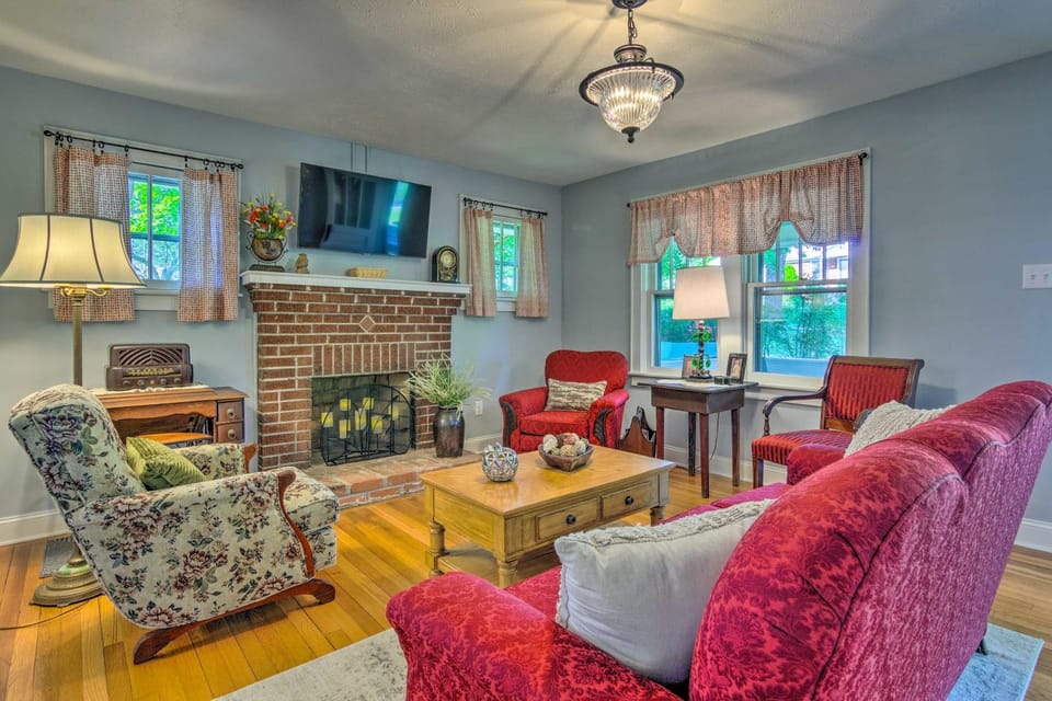 Restored Mars Hill Home on 1 Acre Walk to Town! House in Mars Hill