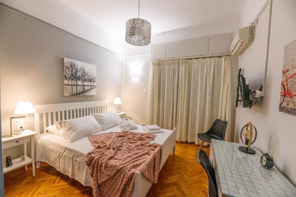 Bed, Photo of the whole room, Bedroom