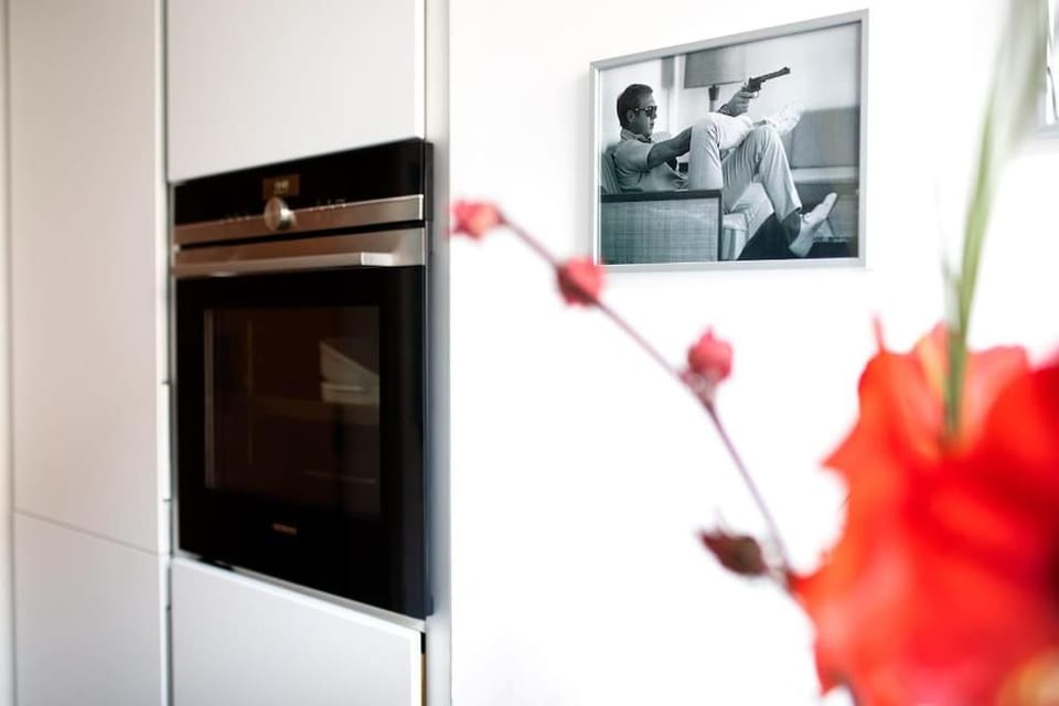 Kitchen or kitchenette, oven