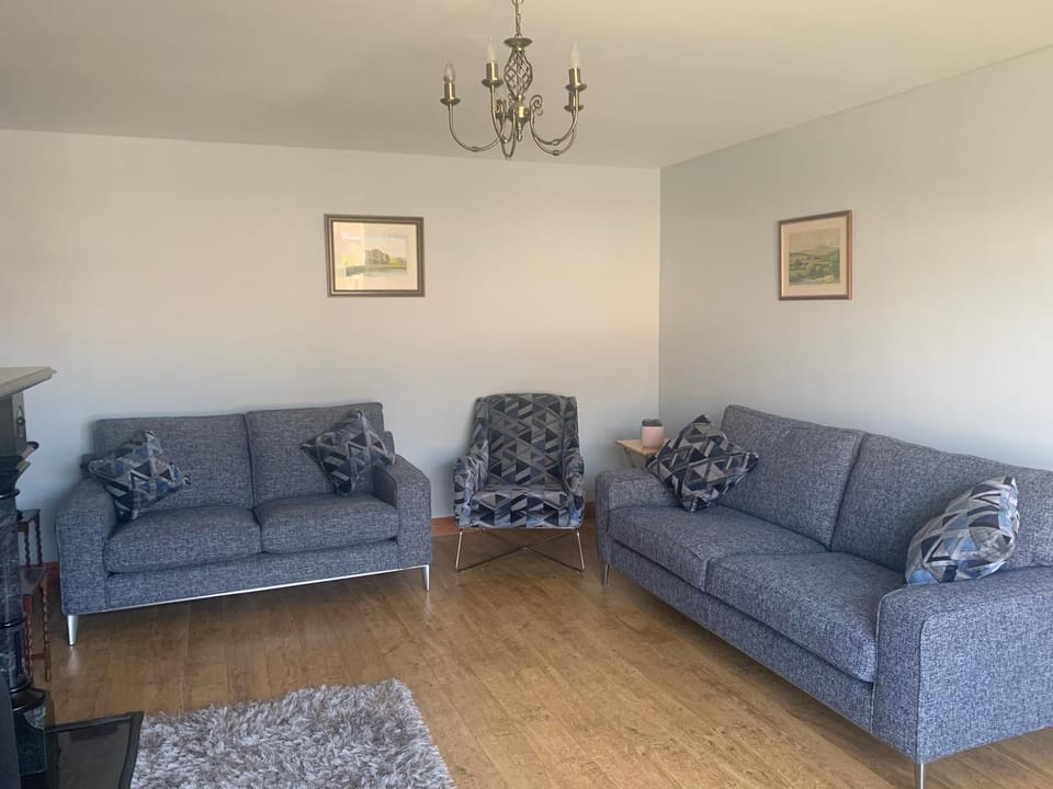 Seating area, Internal: Not applicable to any particular room