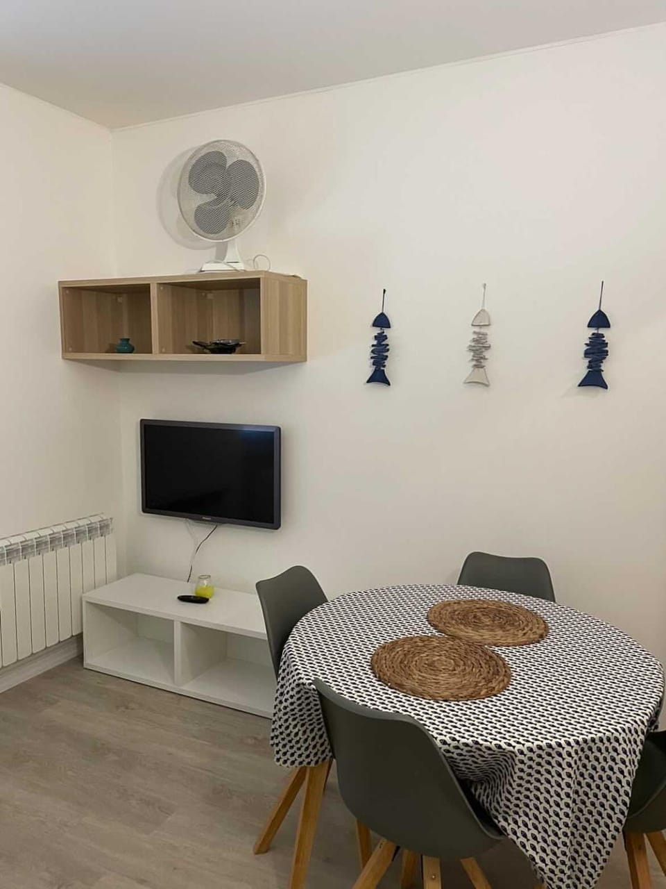 TV and multimedia, Living room, Dining area