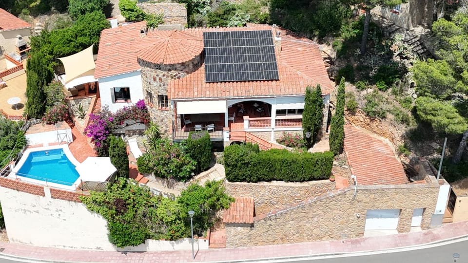 Property building, Bird's eye view, Garden view, Pool view, Swimming pool, Swimming pool