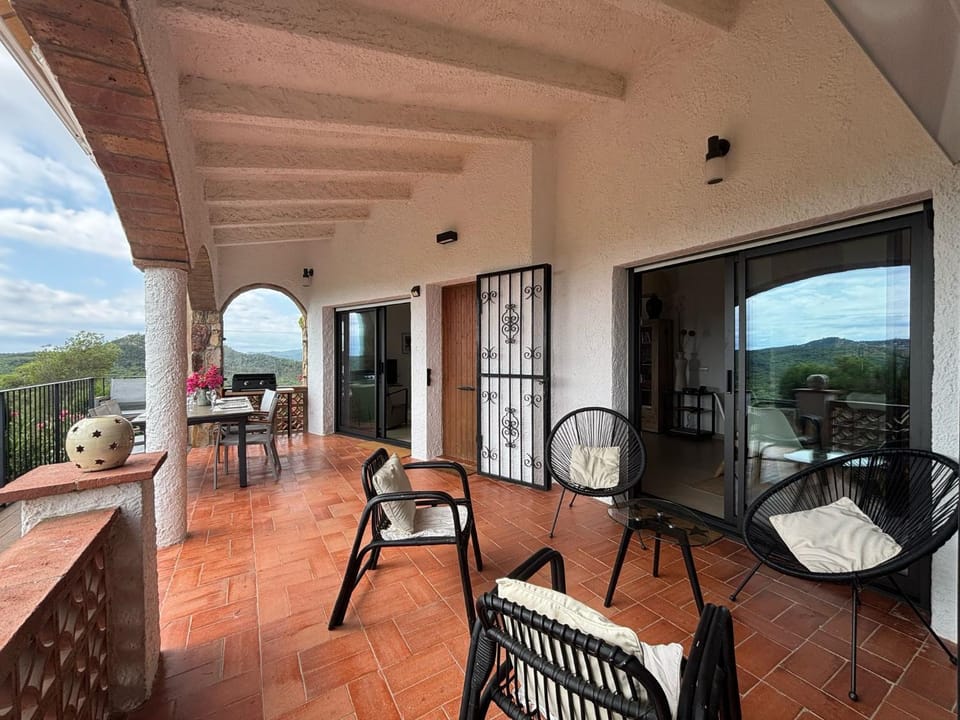 Balcony/Terrace, Balcony/Terrace, Living room, Mountain view