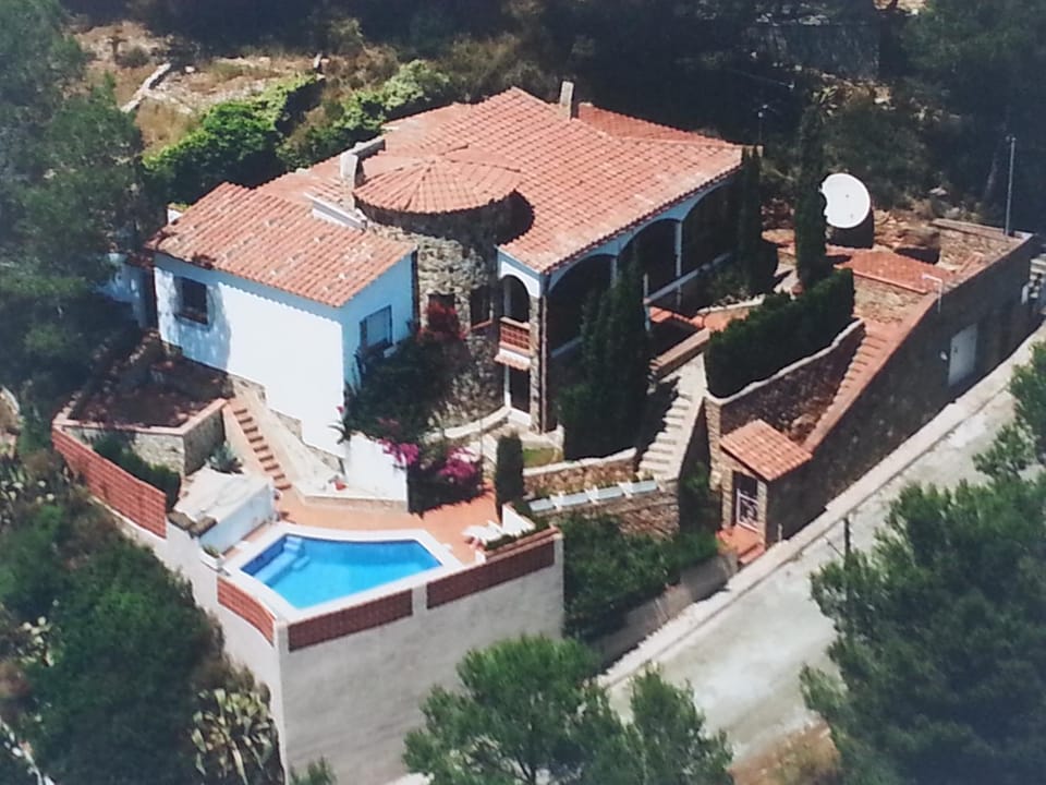 Property building, Bird's eye view, Swimming pool