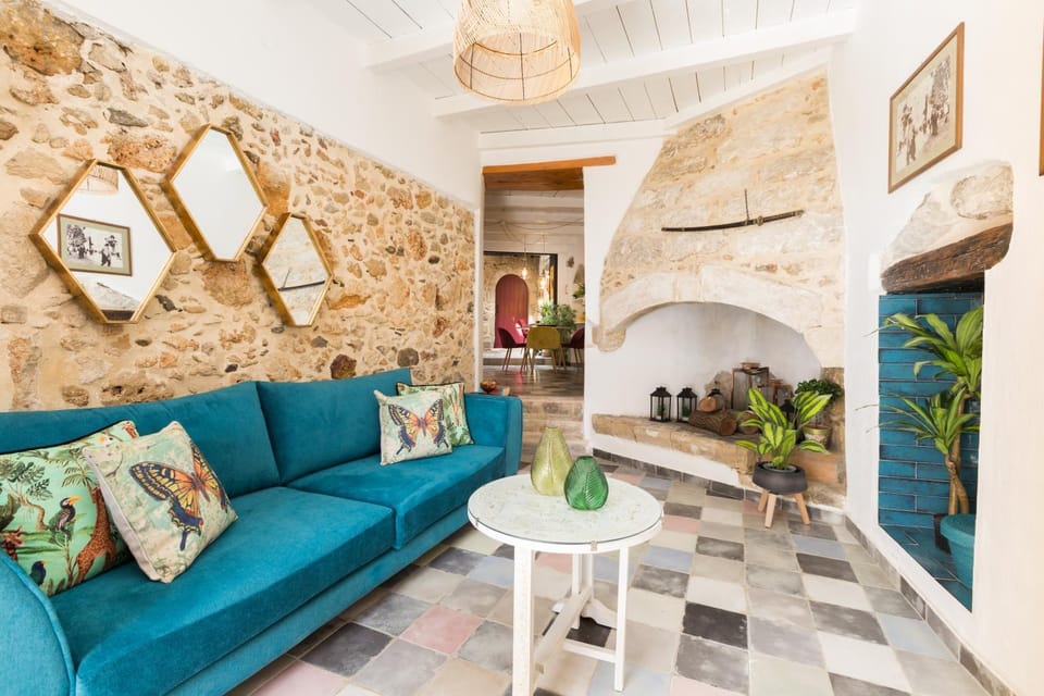 Summer, Living room, Photo of the whole room, Seating area, locker, locker, air conditioner, air conditioner
