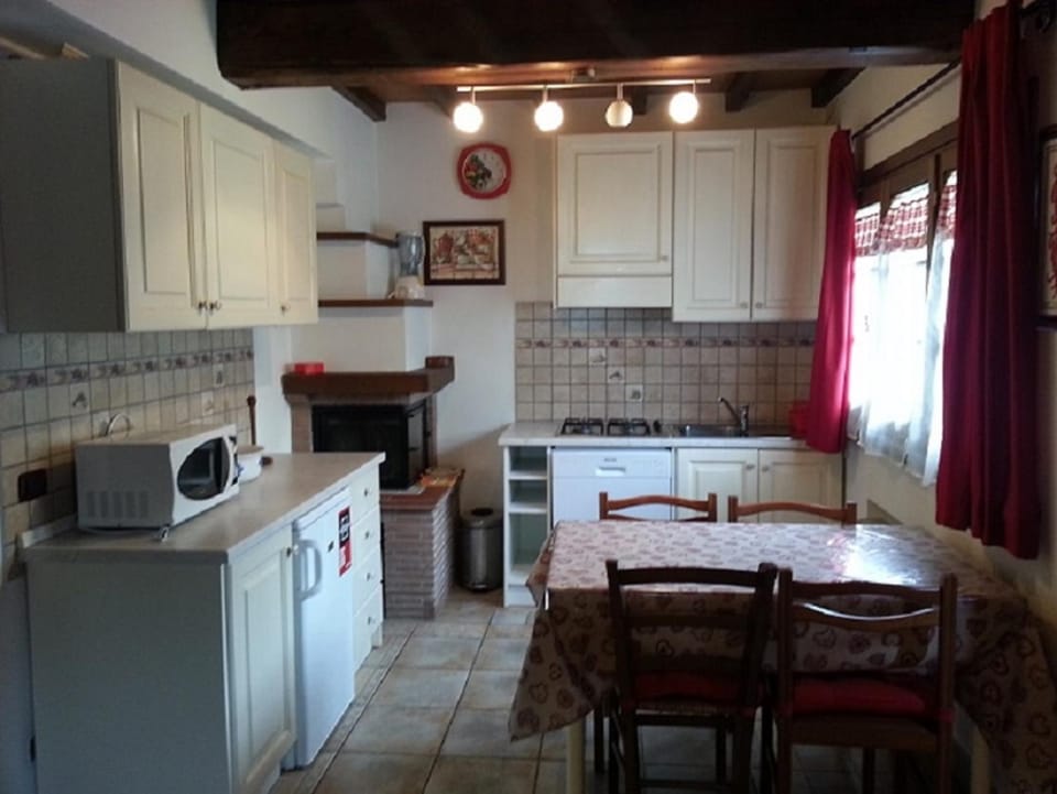 Casamare 5 adulti 2 camere 2 Bagni Piano terra Piscina idromassaggio Apartment in Marina di Massa