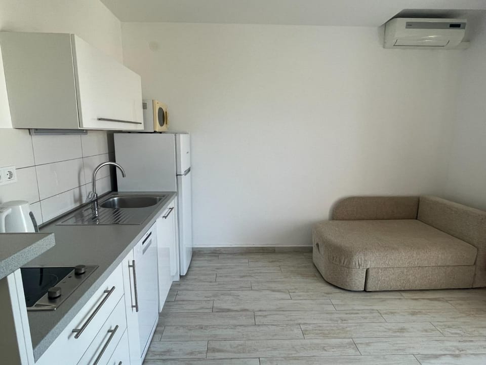 Kitchen or kitchenette, Living room