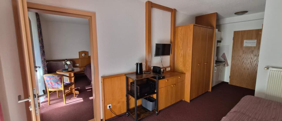 Kitchen or kitchenette, kitchen