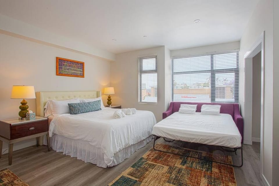 Comfy Studio with Cali King Size Mattress Apartment in San Diego