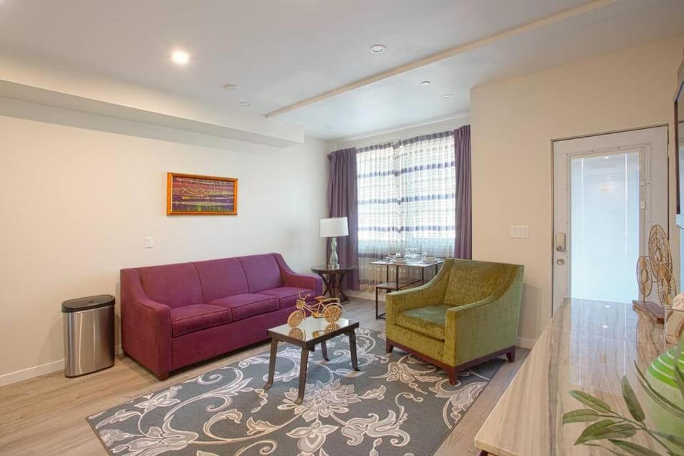 1-Bedroom with Cali King Size Bed in San Diego Apartment in San Diego