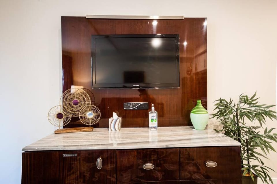 1-Bedroom with Cali King Size Bed in San Diego Apartment in San Diego