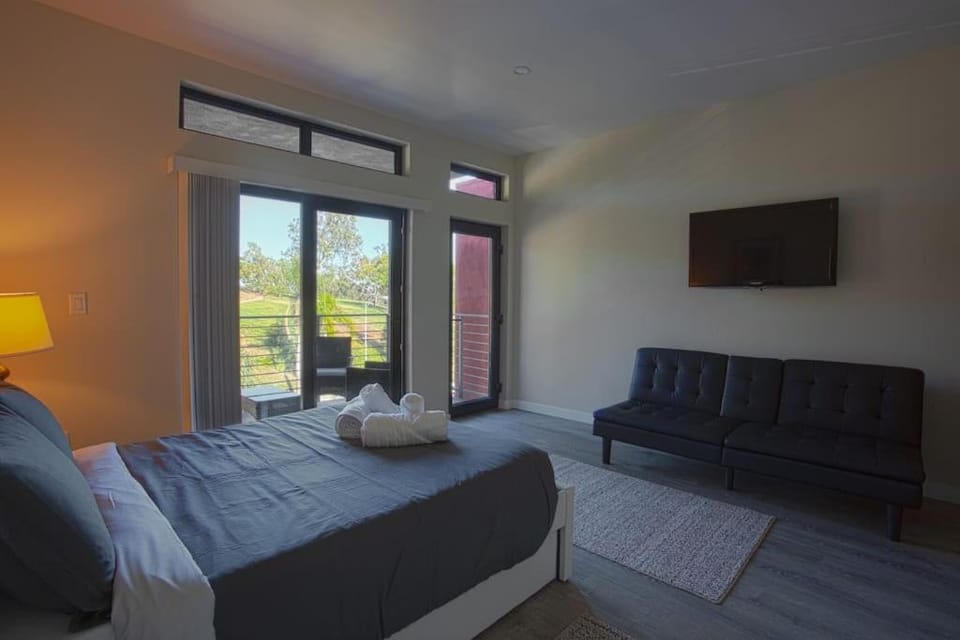 Awesome Balboa and Downtown View with Cozy Patio Apartment in San Diego