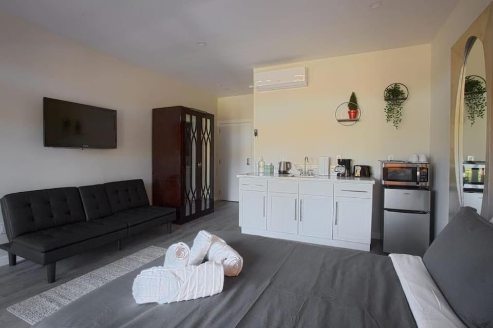 Awesome Balboa and Downtown View with Cozy Patio Apartment in San Diego