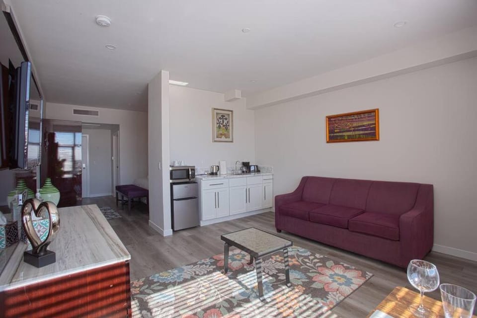 Luxurious Design One Bedroom Apt near Balboa Park Inn in San Diego
